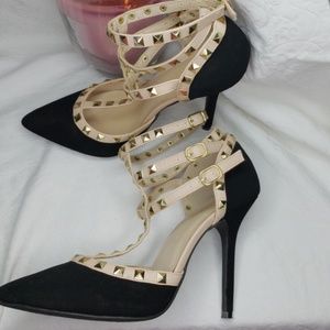😍Wild Diva Lounge Sz 8 BLK & CREAM W/GOLD DETAILS